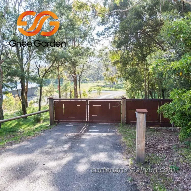 ประตูสวนเหล็ก Corten และฟันดาบ