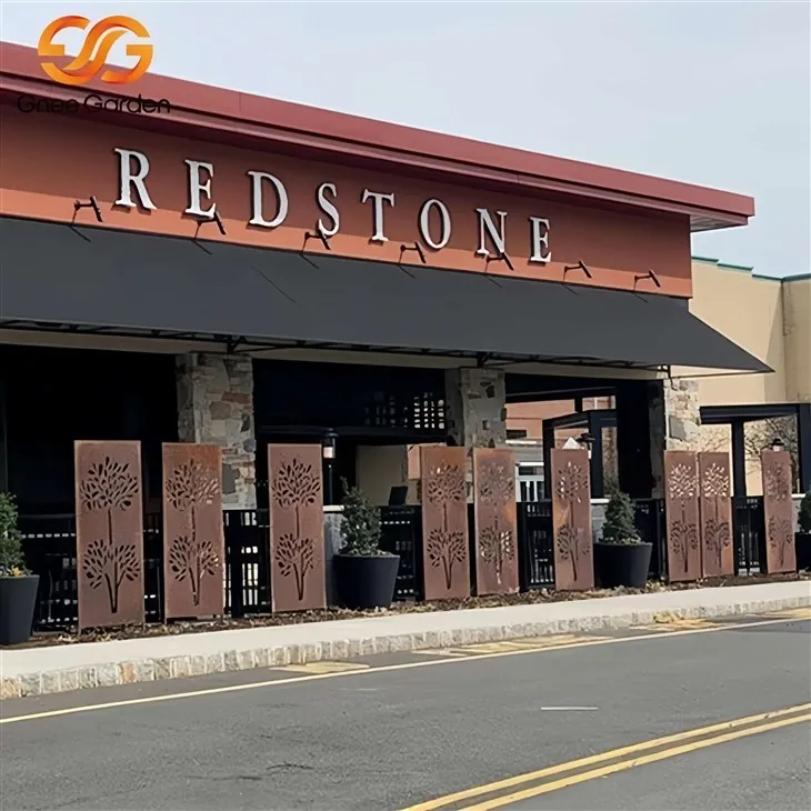 หน้าจอคอร์เทนโลหะตัดเลเซอร์ในสวน